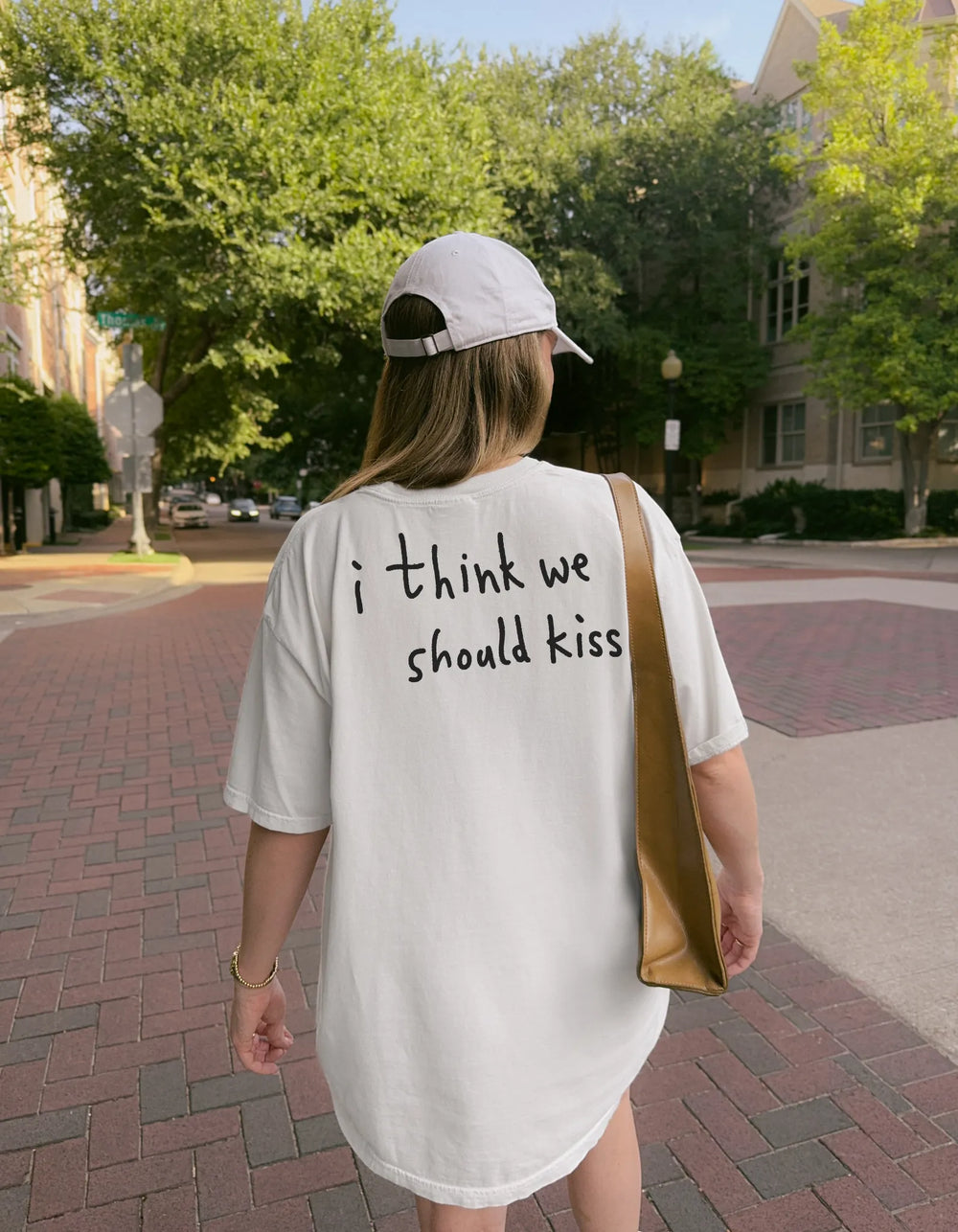 T-Shirt - We should kiss